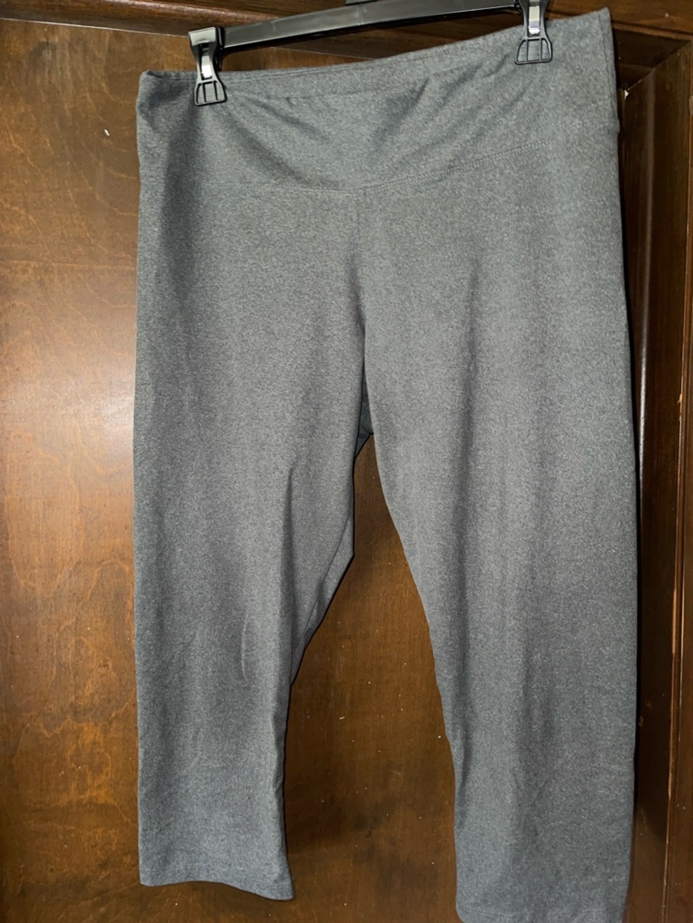 Women's Gray Capri Leggings with Wide Waistband